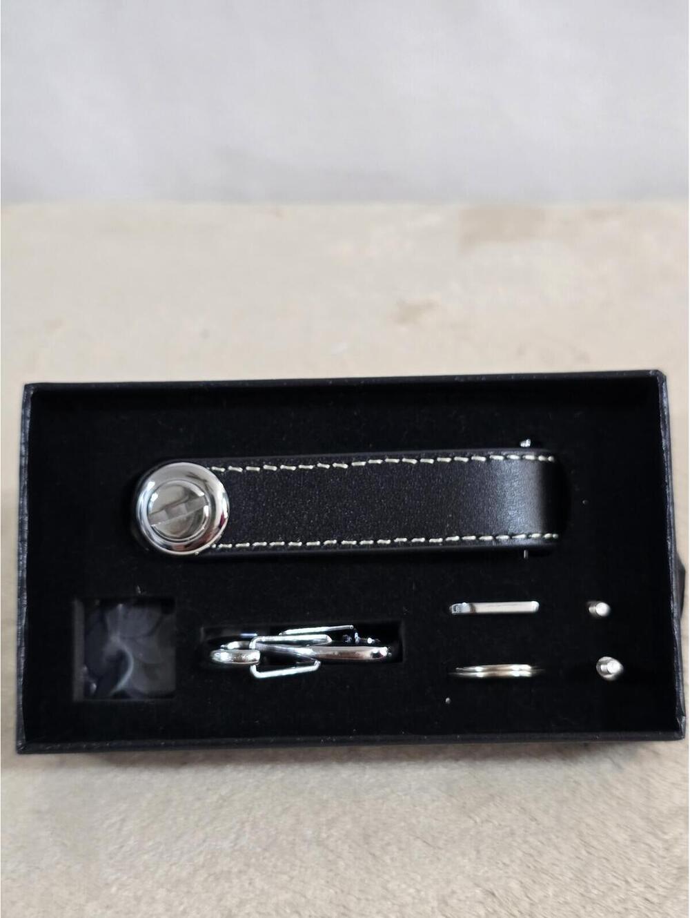 Travel Artisan Leather Key Chain Organizer - Holds up to 16 Keys